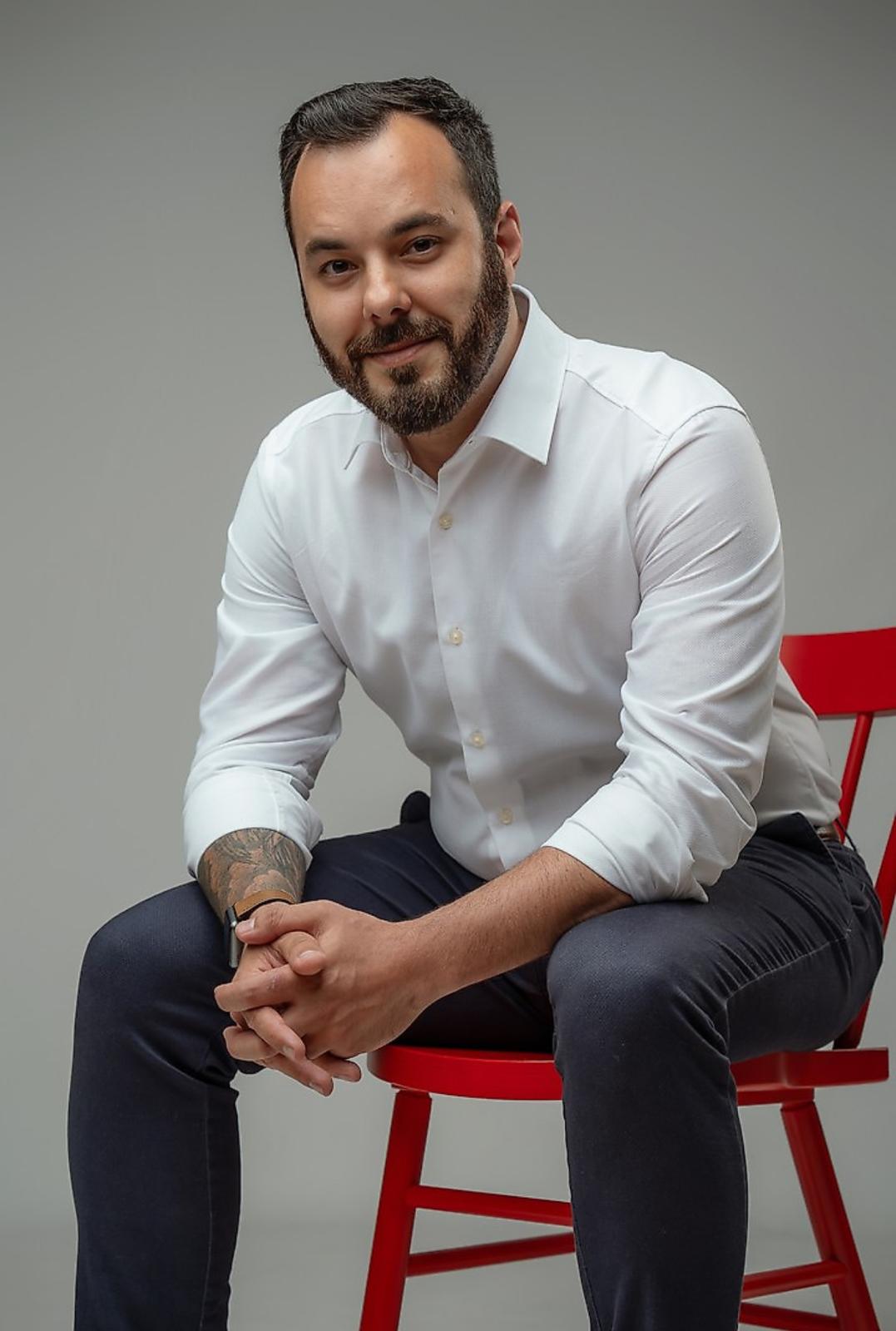 Dr. Thiago Soares — Advogado especialista em imigração